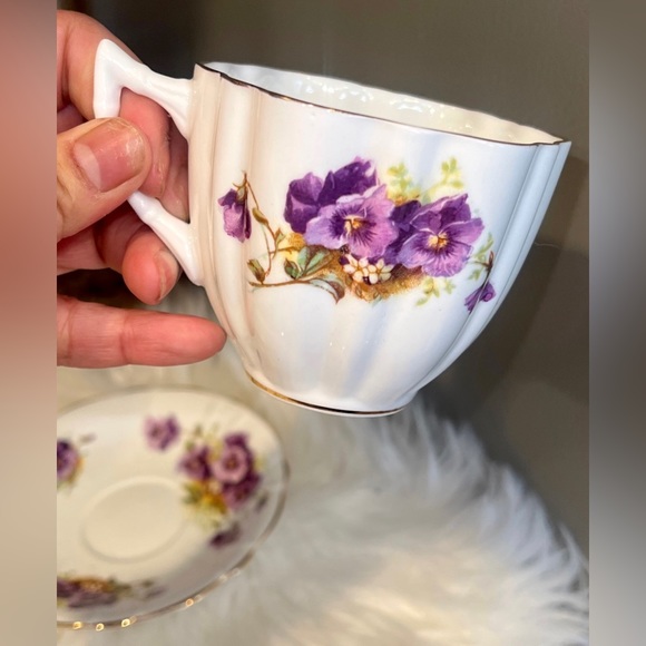 VINTAGE CLARENCE BONE CHINA TEACUP TEA CUP & SAUCER MADE IN ENGLAND 889/11 - Picture 7 of 9